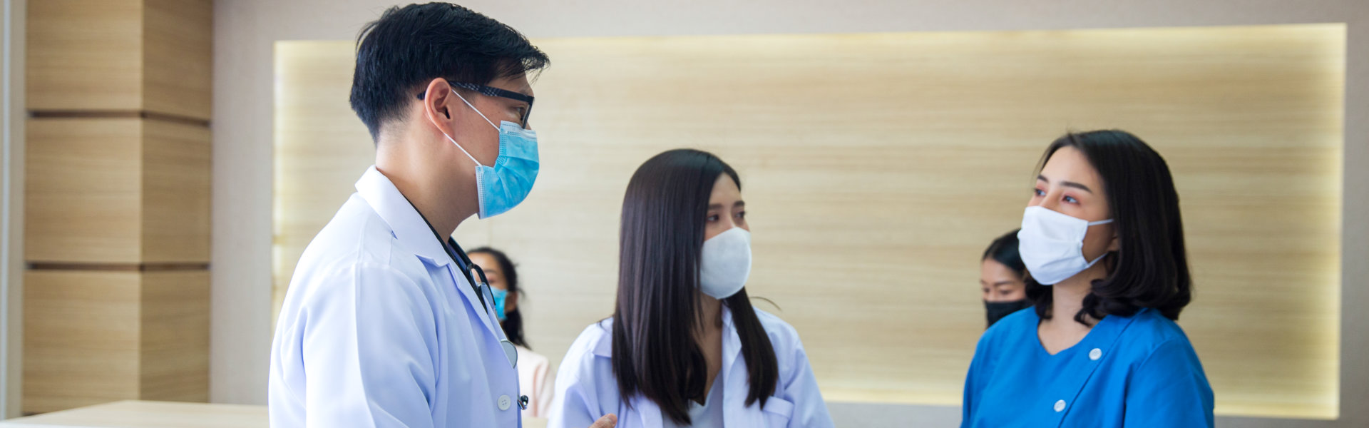 Doctors and nurses were talking in the hospital.